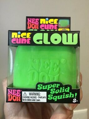 NeeDoh Nice Cube Glow Super Solid Squish - Glow in the dark- GREEN
